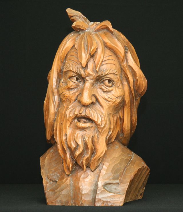 Dr L'Indienne, pin, sculpture de Jean-Julien Bourgault, 1974, coll. Musée de la mémoire vivante.